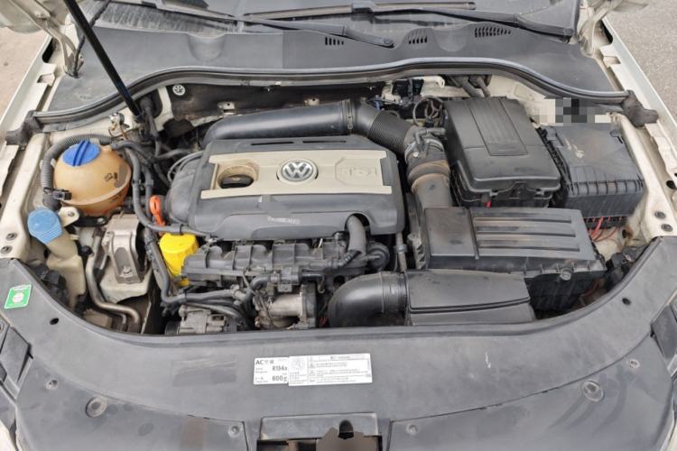 Used Volkswagen Magotan 2013 2.0 TSI Ultimate Model Engine Bay
