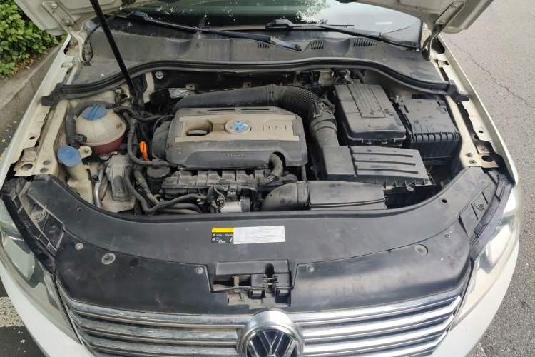 Used Volkswagen Magotan 2013 1.8TSI Luxury Model Engine Bay