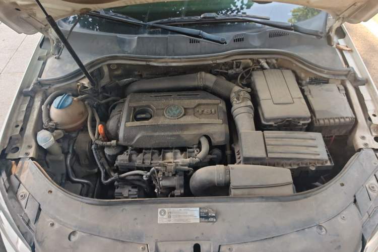 Used Volkswagen Magotan 2013 1.8TSI Premier Model Engine Bay