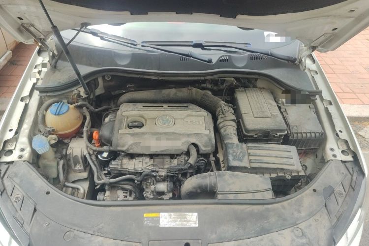 Used Volkswagen Magotan 2013 1.8TSI Premier Model Engine Bay