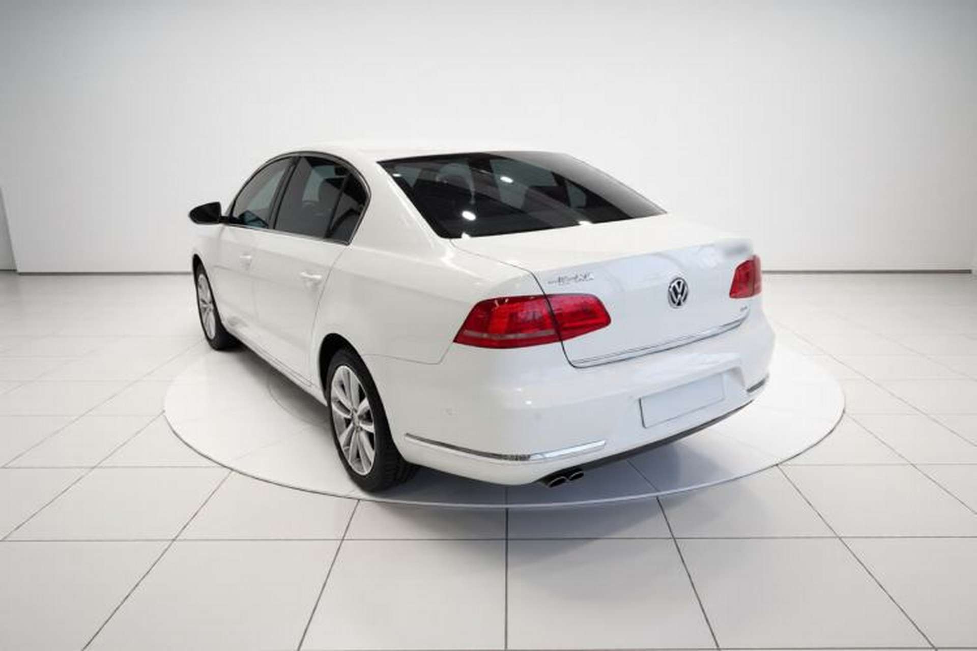 Used Volkswagen Magotan 2013 2.0 TSI Prestige Model Exterior 2