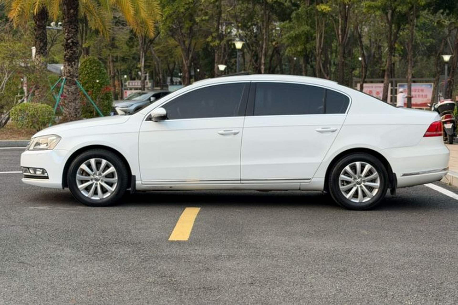 Used Volkswagen Magotan 2013 1.8TSI Luxury Model Exterior 6