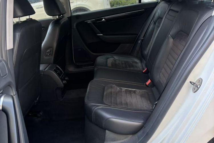 Used Volkswagen Magotan 2013 2.0 TSI Ultimate Model Exterior 9