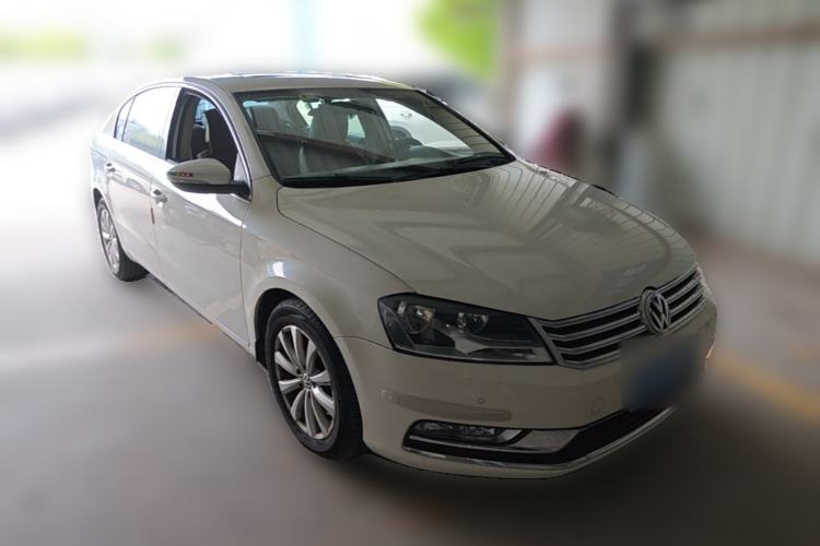 Used Volkswagen Magotan 2013 1.8TSI Premier Model Front Right 45 Deg