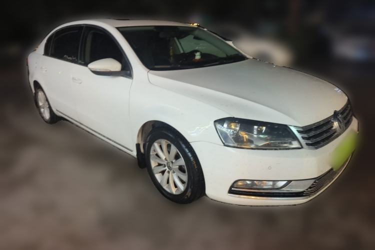 Used Volkswagen Magotan 2013 1.8TSI Premier Model Front Right 45 Deg