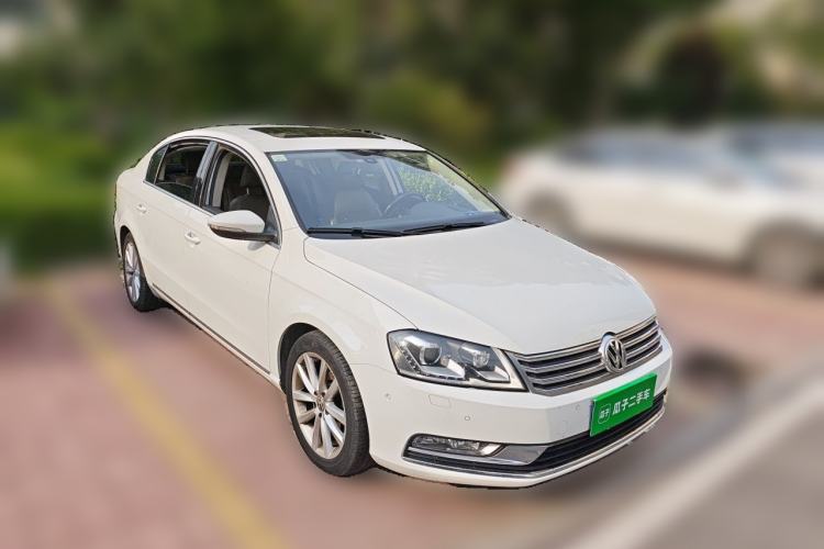 Used Volkswagen Magotan 2013 1.8TSI Prestige Model Front Right 45 Deg