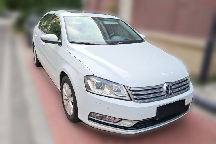 Used Volkswagen Magotan 2013 2.0 TSI Luxury Model Front Right 45 Deg