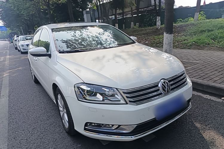 Used Volkswagen Magotan 2013 2.0 TSI Luxury Model Front Right 45 Deg