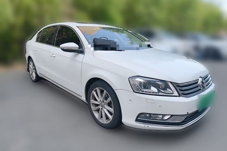 Used Volkswagen Magotan 2013 1.8TSI Prestige Model Front Right 45 Deg
