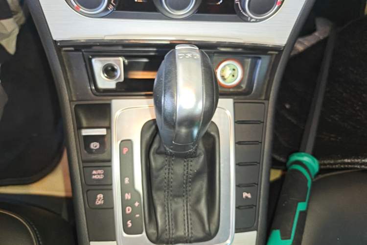 Used Volkswagen Magotan 2013 1.8TSI Premier Model Gear Lever