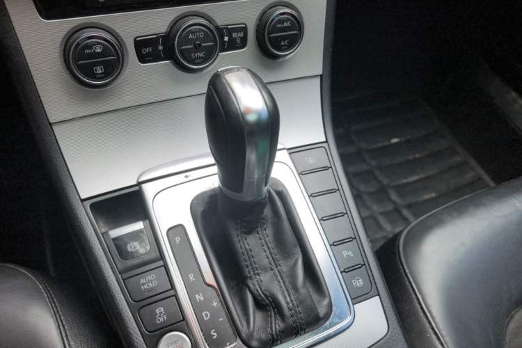 Used Volkswagen Magotan 2013 2.0 TSI Prestige Model Gear Lever
