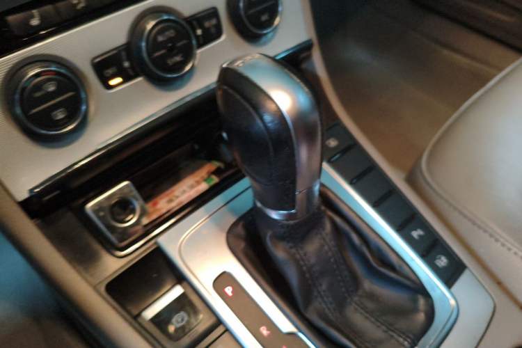 Used Volkswagen Magotan 2013 1.8TSI Prestige Model Gear Lever