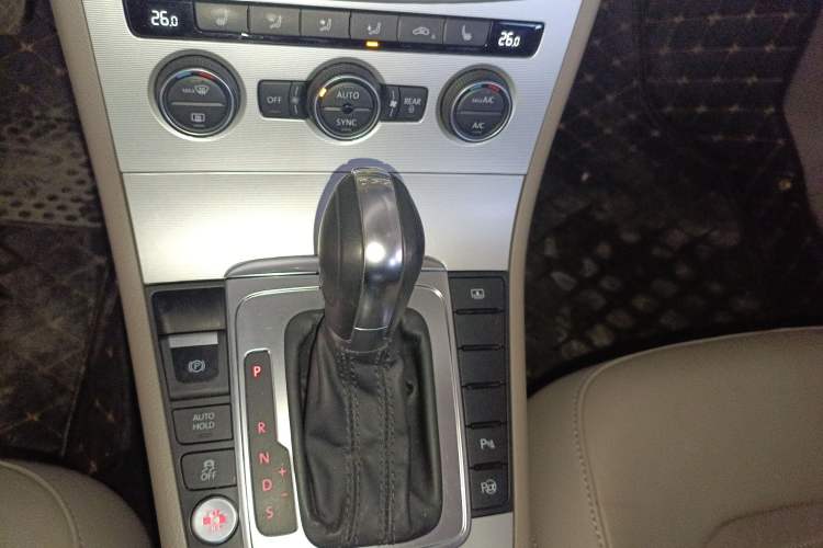 Used Volkswagen Magotan 2013 2.0 TSI Prestige Model Gear Lever