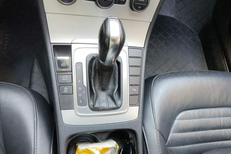 Used Volkswagen Magotan 2013 2.0 TSI Luxury Model Gear Lever