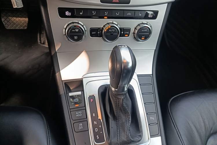 Used Volkswagen Magotan 2013 2.0 TSI Luxury Model Gear Lever