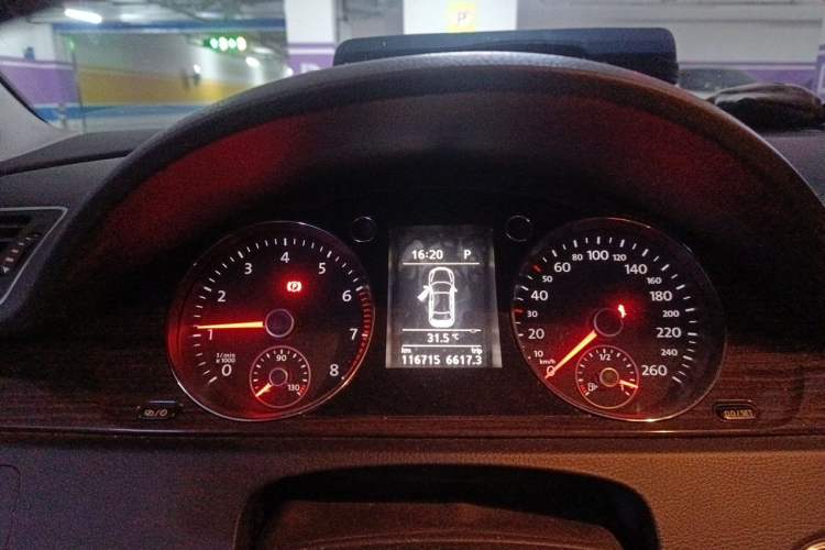 Used Volkswagen Magotan 2013 2.0 TSI Prestige Model Instrument Cluster