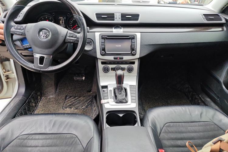 Used Volkswagen Magotan 2013 2.0 TSI Ultimate Model Interior 2