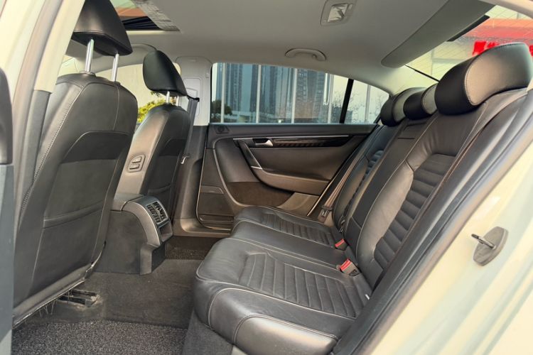 Used Volkswagen Magotan 2013 1.8TSI Luxury Model Interior 8