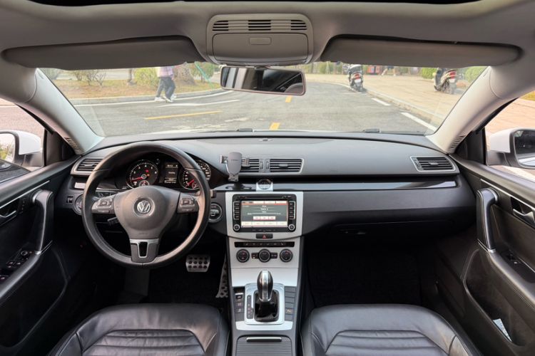 Used Volkswagen Magotan 2013 1.8TSI Luxury Model Interior 9