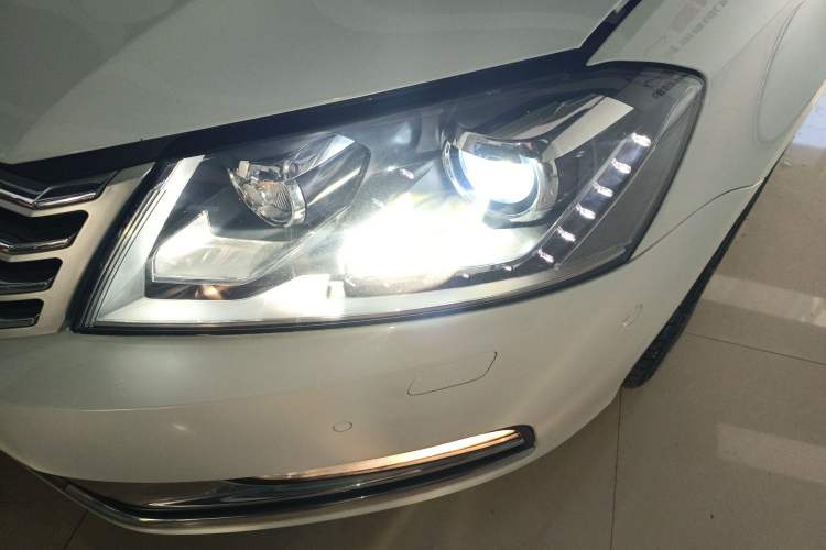 Used Volkswagen Magotan 2013 2.0 TSI Prestige Model Left Front Headlight