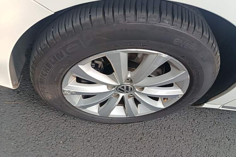 Used Volkswagen Magotan 2013 2.0 TSI Luxury Model Left Front Wheel Hub
