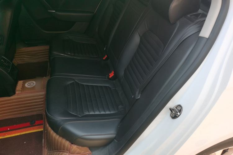 Used Volkswagen Magotan 2013 1.8TSI Luxury Model Left Rear Seat
