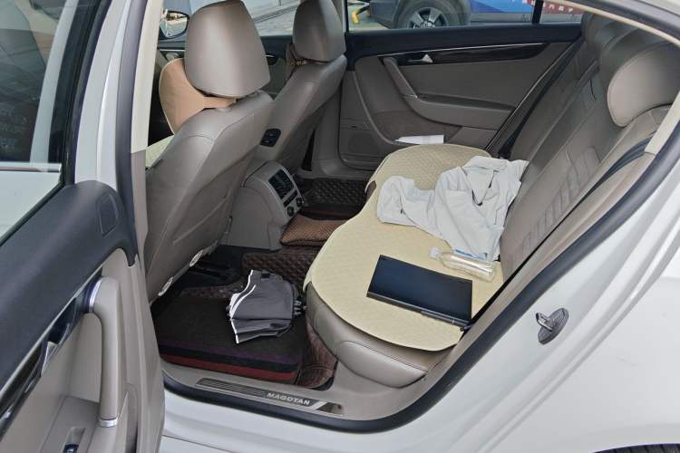 Used Volkswagen Magotan 2013 2.0 TSI Prestige Model Left Rear Seat