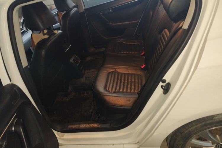 Used Volkswagen Magotan 2013 1.8TSI Luxury Model Left Rear Seat