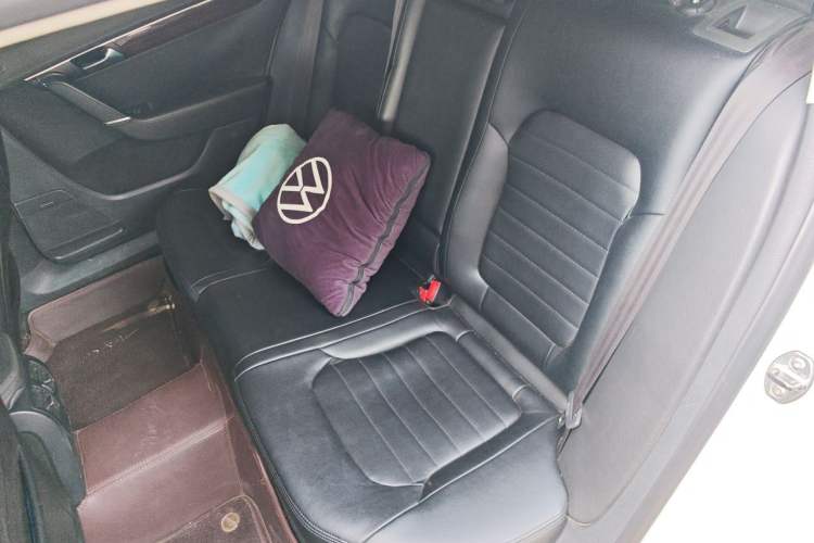 Used Volkswagen Magotan 2013 1.8TSI Luxury Model Left Rear Seat