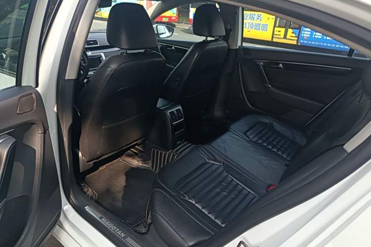 Used Volkswagen Magotan 2013 2.0 TSI Luxury Model Left Rear Seat