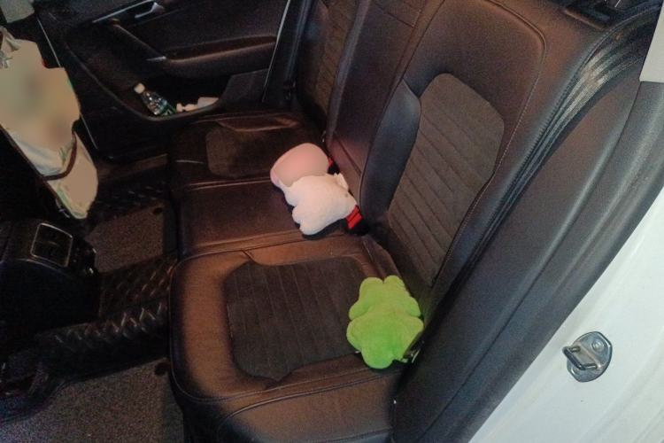 Used Volkswagen Magotan 2013 2.0 TSI Prestige Model Left Rear Seat