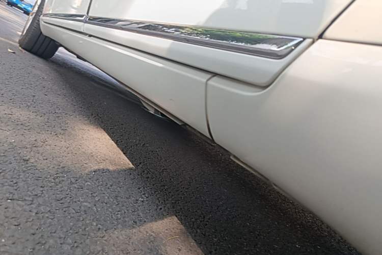 Used Volkswagen Magotan 2013 2.0 TSI Luxury Model Left Side Sill
