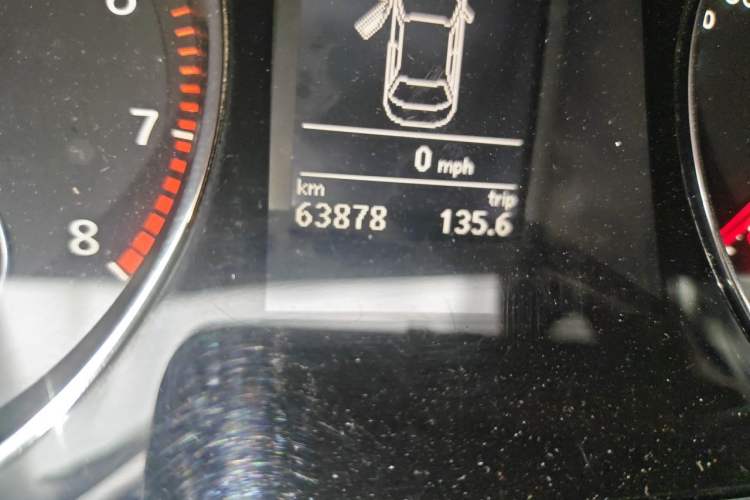 Used Volkswagen Magotan 2013 1.8TSI Luxury Model Odometer Close Up