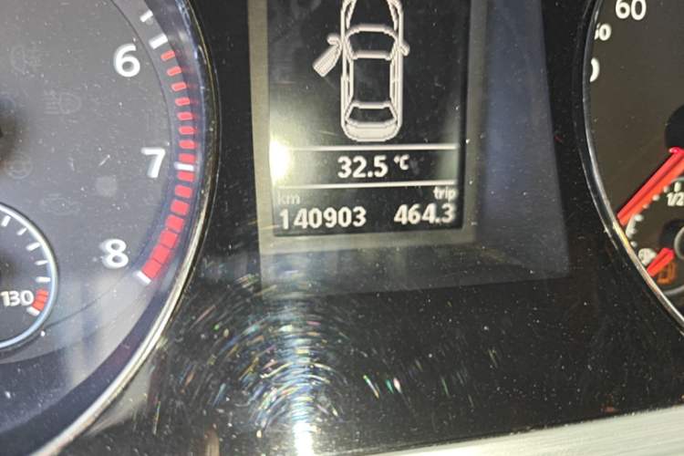 Used Volkswagen Magotan 2013 1.8TSI Premier Model Odometer Close Up