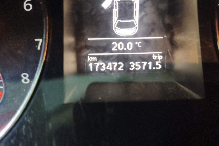 Used Volkswagen Magotan 2013 1.8TSI Prestige Model Odometer Close Up