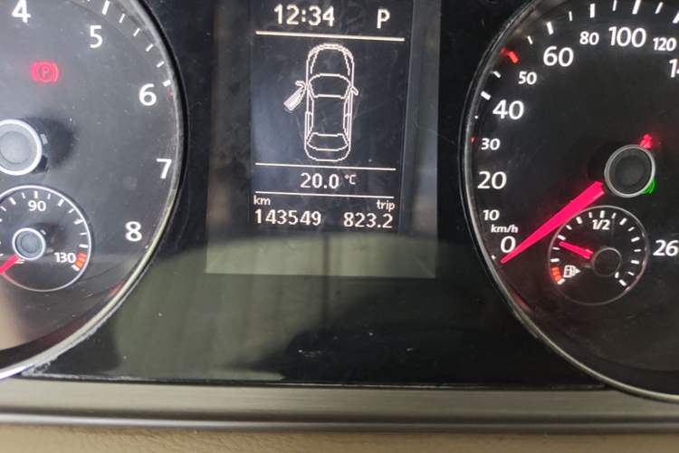 Used Volkswagen Magotan 2013 1.8TSI Premier Model Odometer Close Up