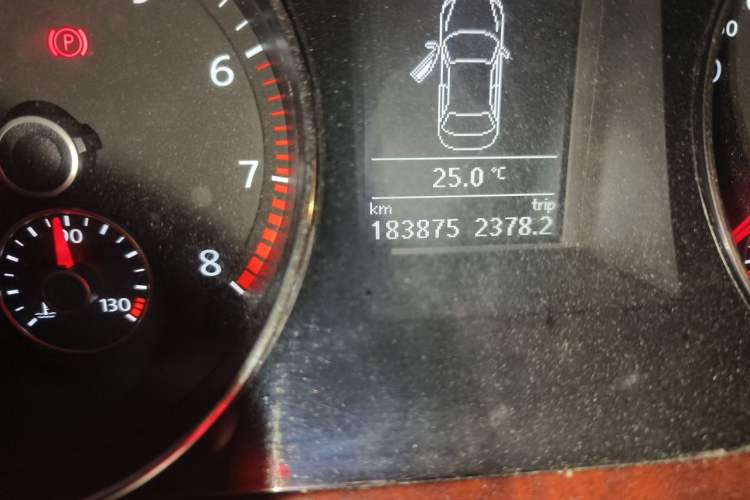 Used Volkswagen Magotan 2013 1.8TSI Premier Model Odometer Close Up