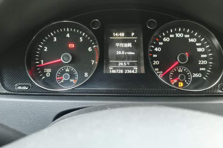 Used Volkswagen Magotan 2013 1.8TSI Luxury Model Odometer Close Up