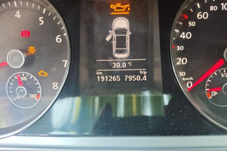 Used Volkswagen Magotan 2013 1.8TSI Premier Model Odometer Close Up