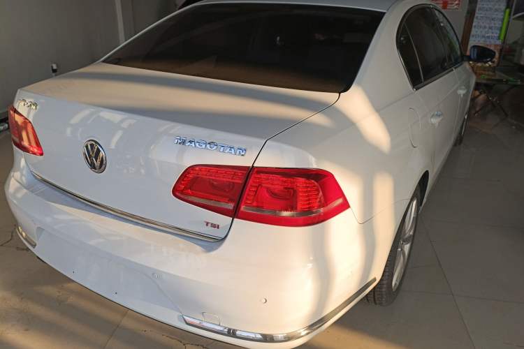 Used Volkswagen Magotan 2013 2.0 TSI Prestige Model Rear Right 45 Deg