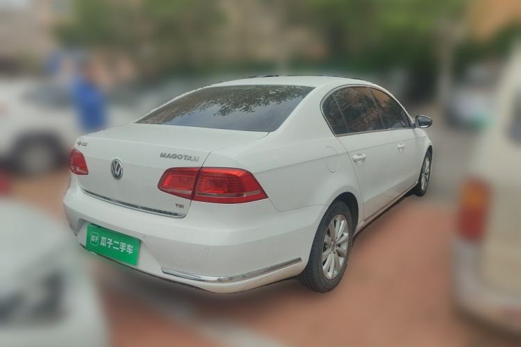 Used Volkswagen Magotan 2013 1.8TSI Premier Model Rear Right 45 Deg