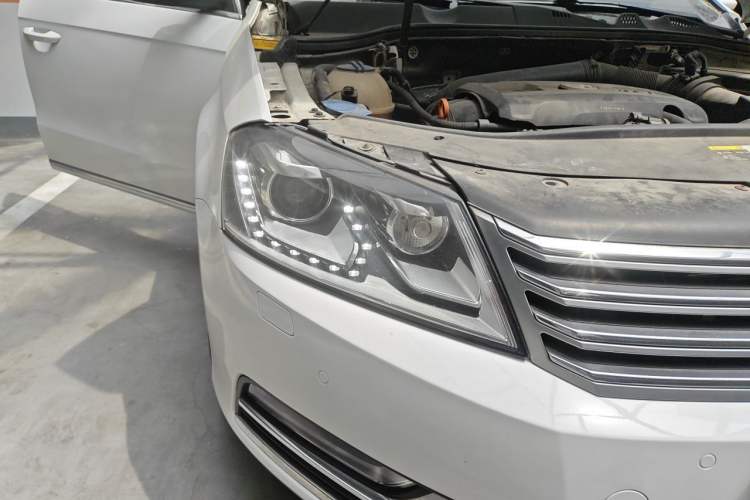 Used Volkswagen Magotan 2013 1.8TSI Luxury Model Right Front Headlight