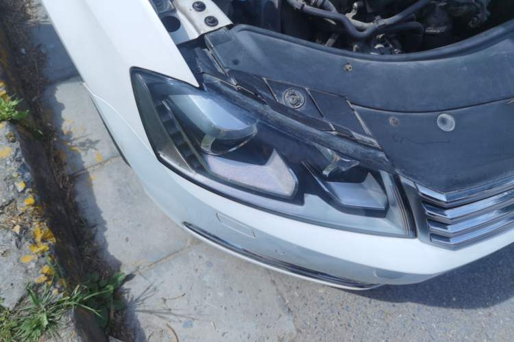 Used Volkswagen Magotan 2013 1.8TSI Luxury Model Right Front Headlight