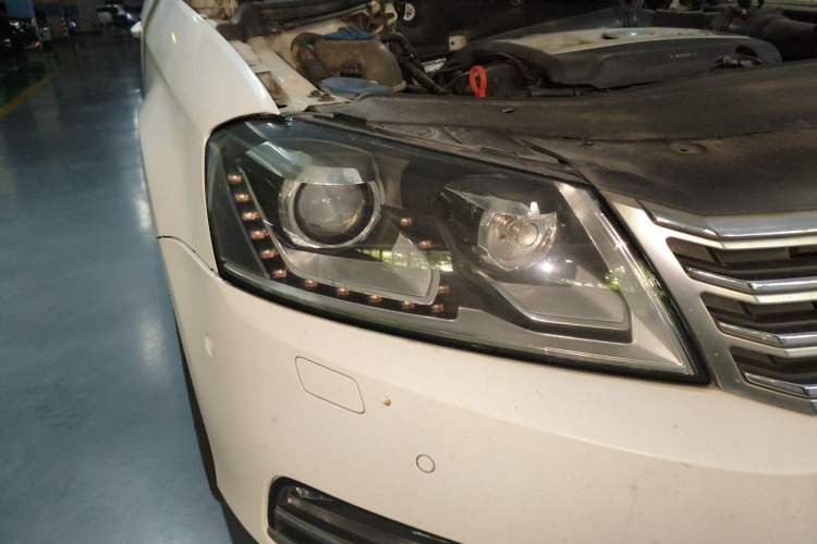 Used Volkswagen Magotan 2013 1.8TSI Prestige Model Right Front Headlight