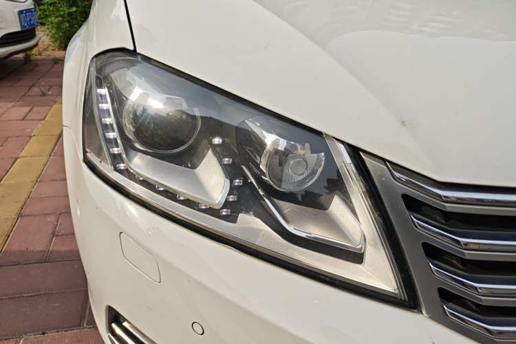 Used Volkswagen Magotan 2013 1.8TSI Prestige Model Right Front Headlight