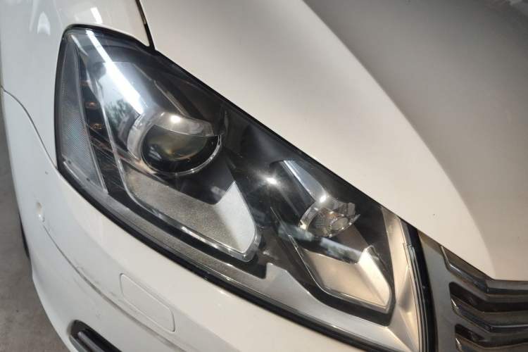 Used Volkswagen Magotan 2013 1.8TSI Luxury Model Right Front Headlight