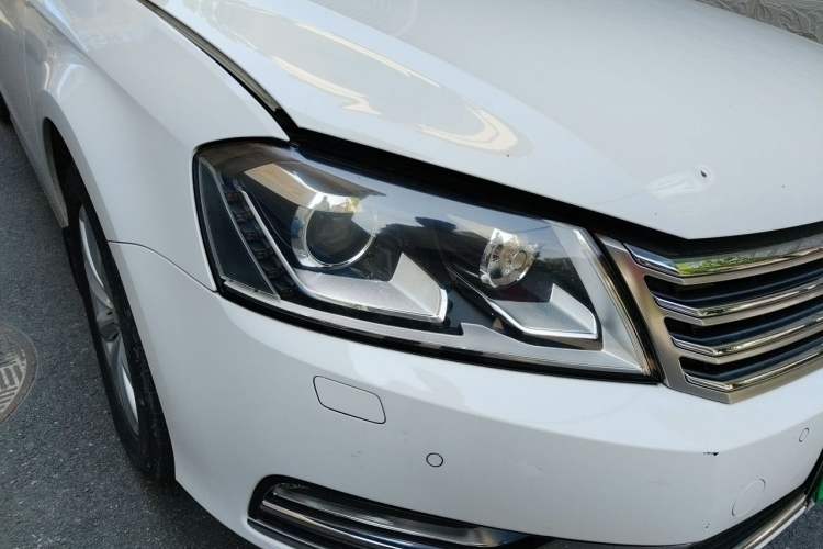 Used Volkswagen Magotan 2013 2.0 TSI Luxury Model Right Front Headlight