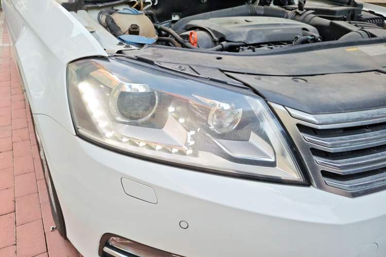 Used Volkswagen Magotan 2013 2.0 TSI Luxury Model Right Front Headlight
