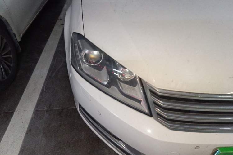 Used Volkswagen Magotan 2013 2.0 TSI Prestige Model Right Front Headlight