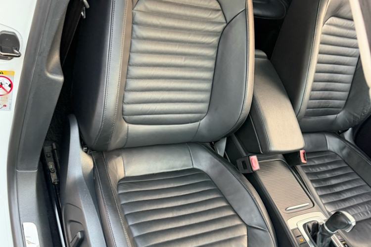 Used Volkswagen Magotan 2013 1.8TSI Luxury Model Right Front Seat